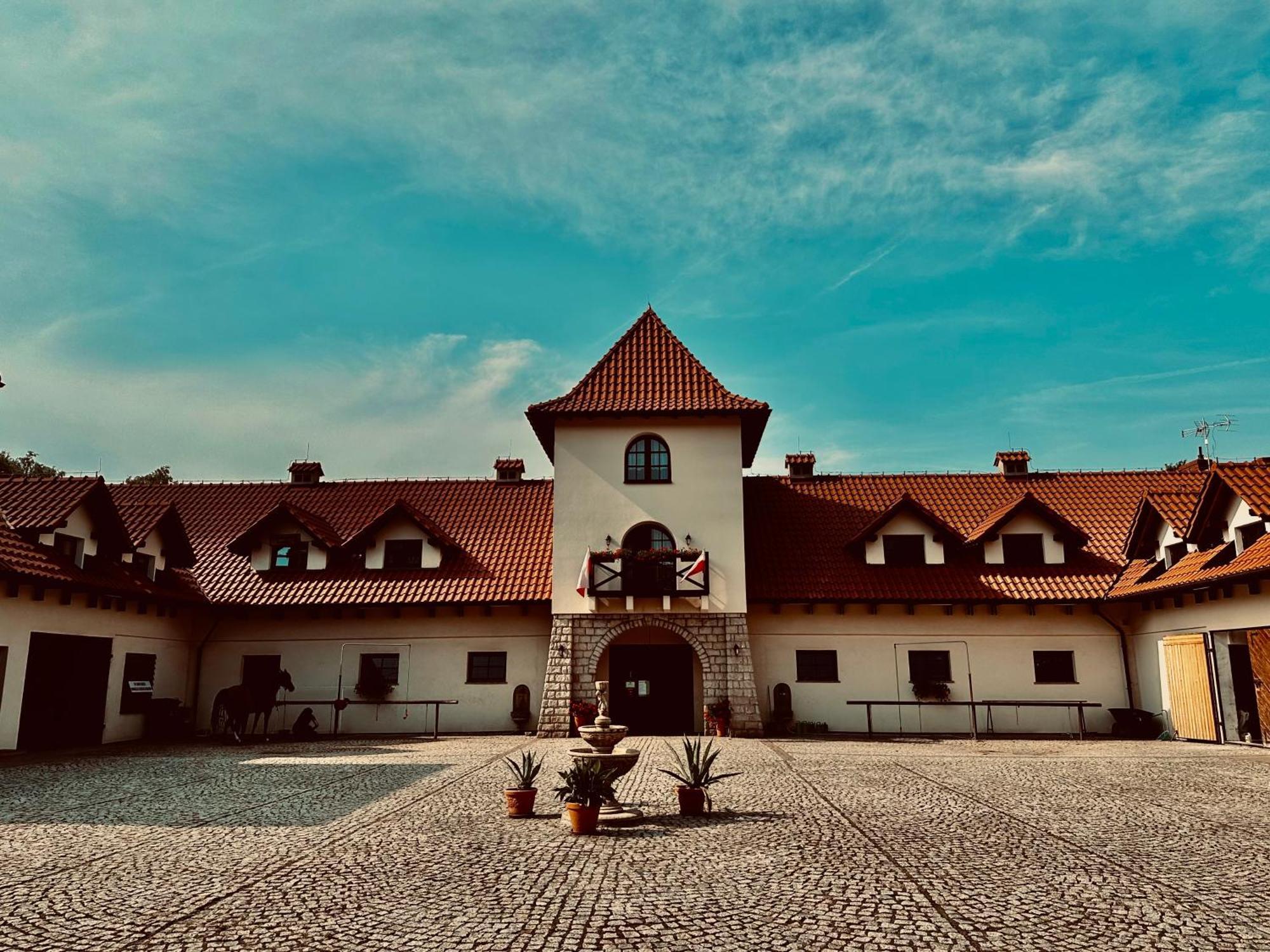 Stanica Hucul Hotel Sulkowice  Exterior photo