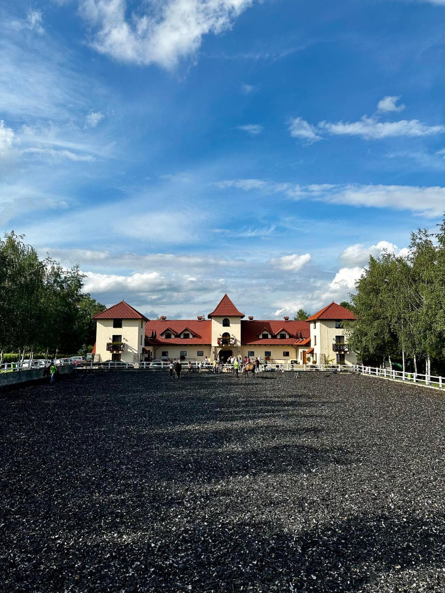 Stanica Hucul Hotel Sulkowice  Exterior photo
